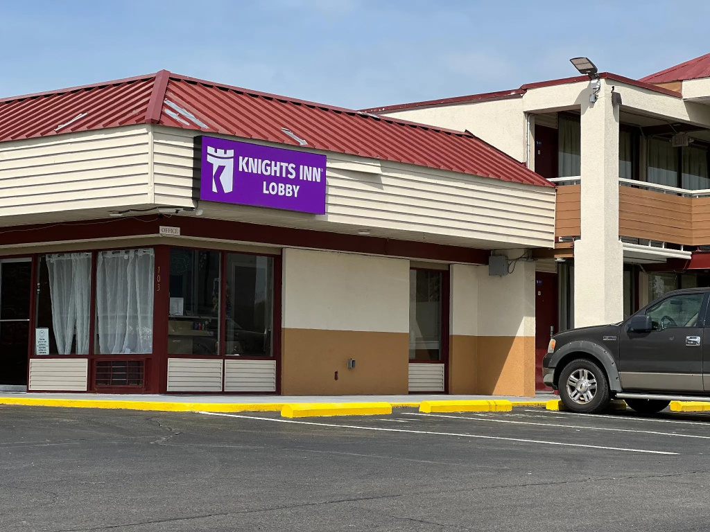 photo 1 of Knights Inn Ashland