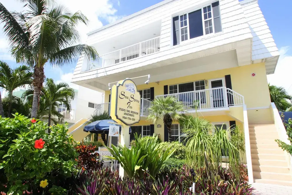 photo 1 of Sea Spray Inn