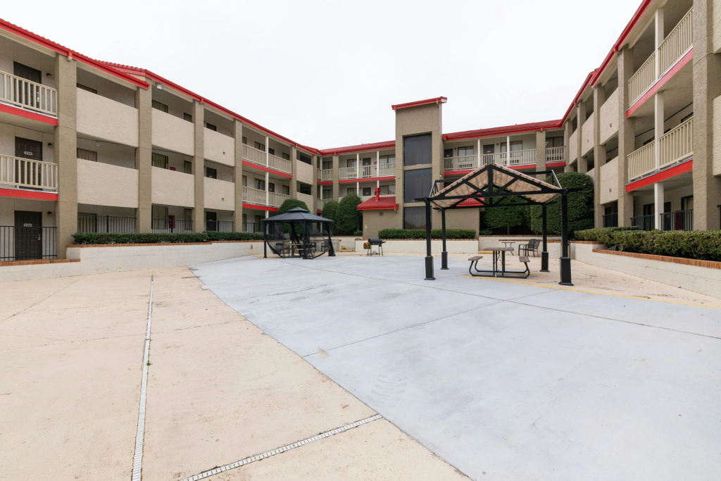 photo 1 of Studio 6 Irving, TX – DFW North