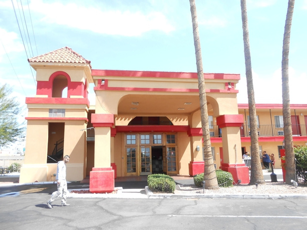 photo 1 of Super 8 Bell Phoenix