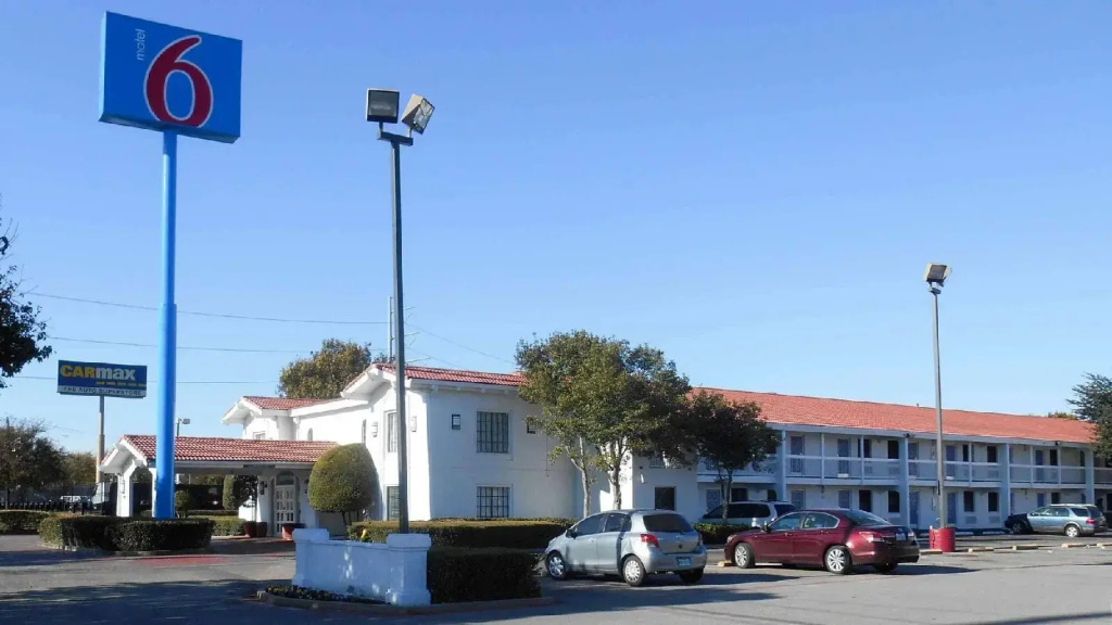 photo 1 of Motel 6 Dallas - Garland - Northwest Hwy