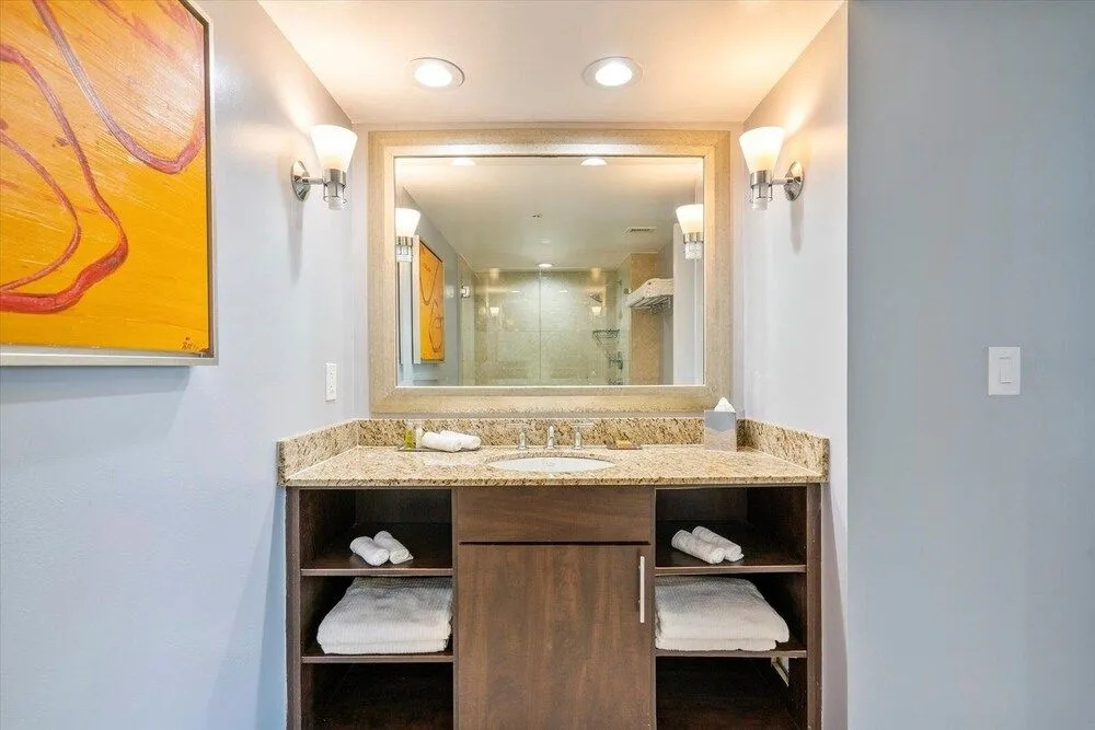 photo 1 of 1 Bedroom Suite at Galleryone 1 Condo by Redawning