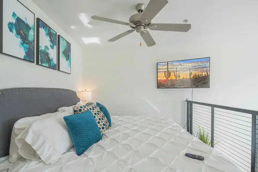 photo 1 of 1 BR Loft Views King Beds Shop Dine 4053