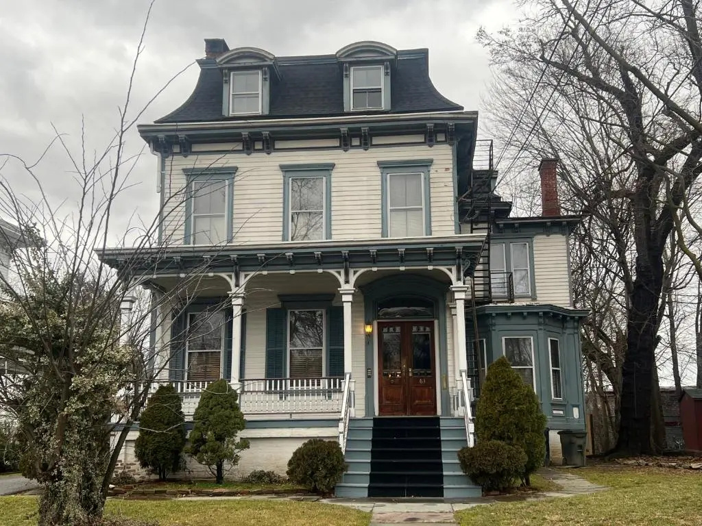 photo 1 of 1 Br Private Victorian Apt in Convenient City Location on Half Acre Sleeps 4
