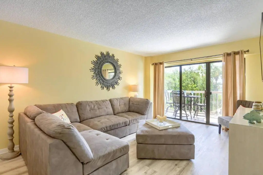 photo 1 of 102 Waterview