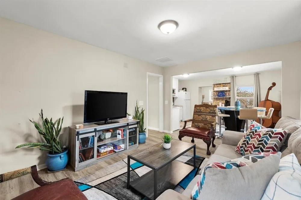 photo 1 of 1087 Windsor