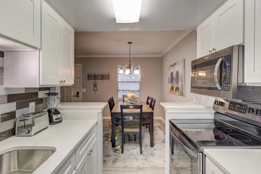 photo 1 of #111 Elaborate Condo Ideal Location 2BRM/2 Parking