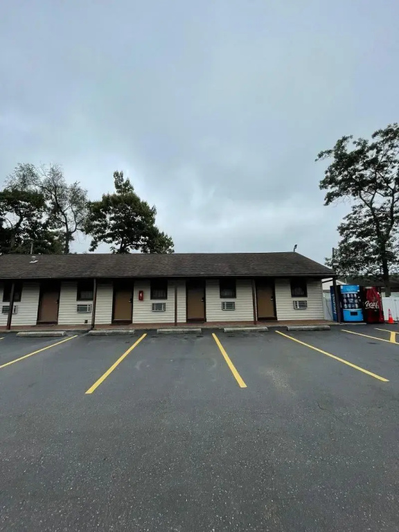 photo 1 of 112 Motel