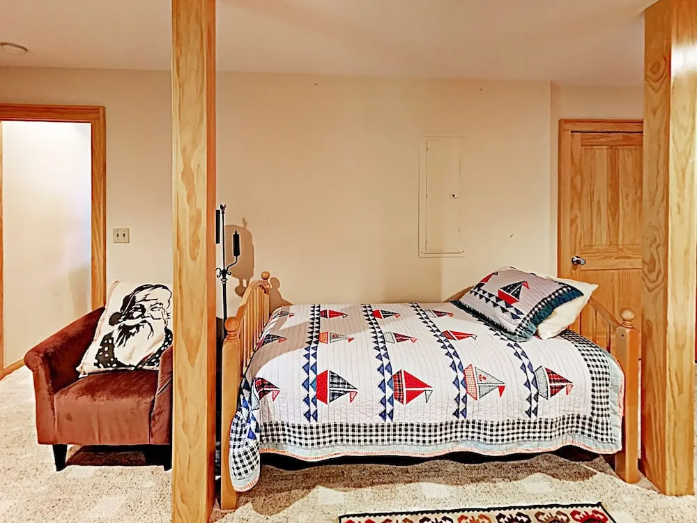 photo 1 of 113 Mountain Cove Road House 4 Bedrooms 3.5 Bathrooms Home