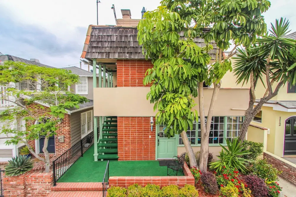 photo 1 of 114 Onyx Avenue Townhouse 3 Bedrooms 2 Bathrooms Townhouse