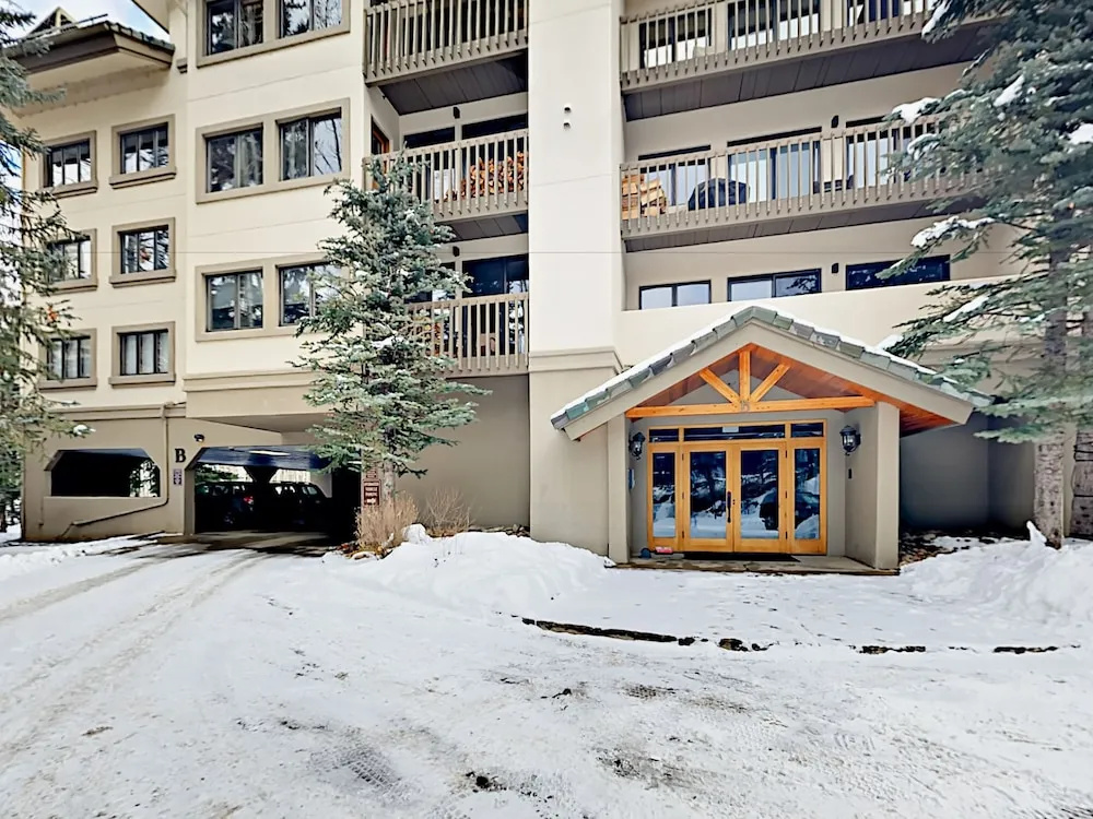 photo 1 of 1206 Village Road Condo Unit B206 1 Bedroom 2 Bathrooms Condo