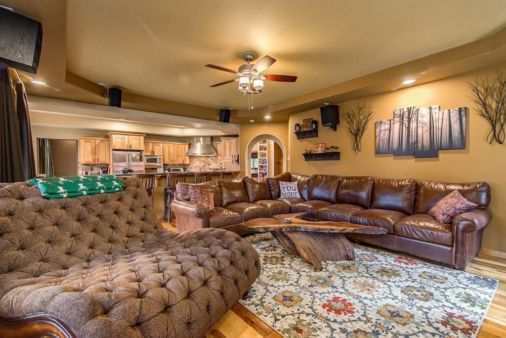photo 1 of 12726 Greenwood Dr House - 4 Br home by RedAwning