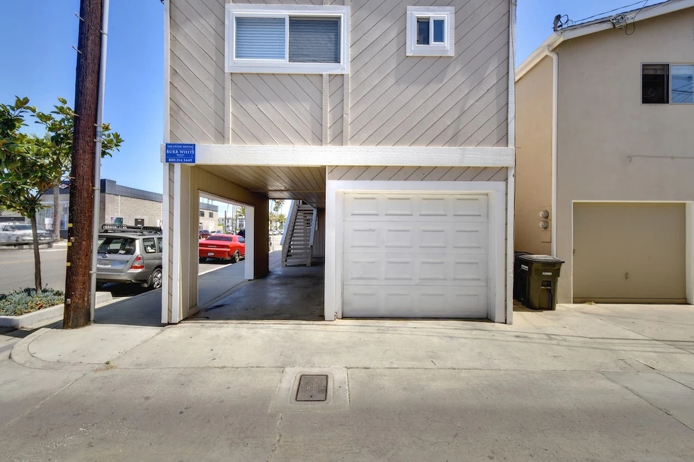 photo 1 of 129 27th St Yipa 1 Bedroom Duplex