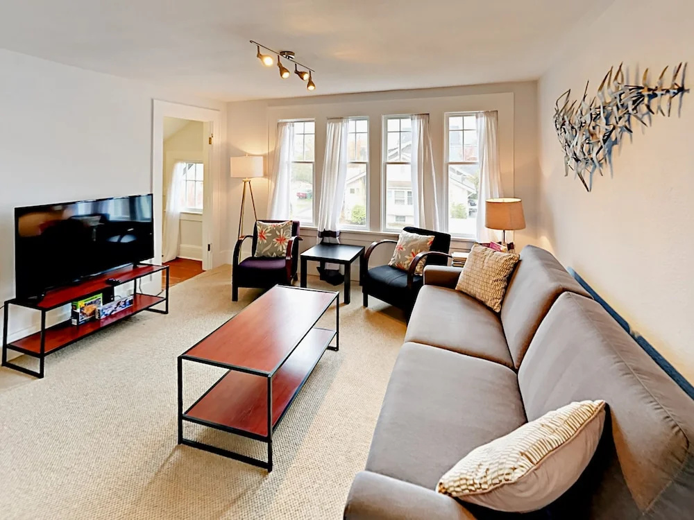 photo 1 of 1302 N 49th St Apartment Upper Unit