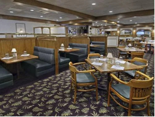 photo 1 of 131 Hotel-Plaza