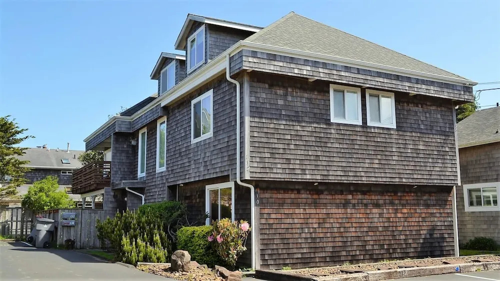 photo 1 of 132 6Th Avenue