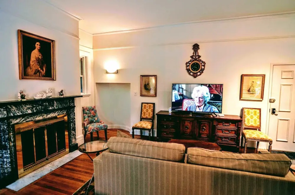 photo 1 of 1331 Northwest Apartment #1065 - 1 Br Apts