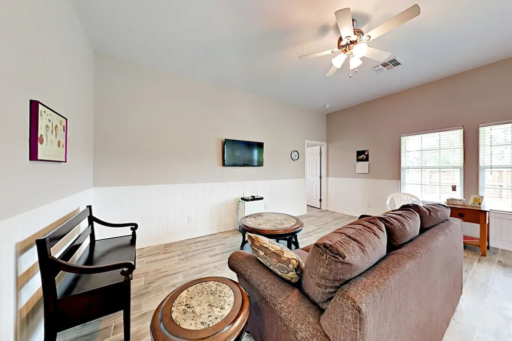 photo 1 of 1411 Linden Home 3 Bedrooms 2 Bathrooms Home
