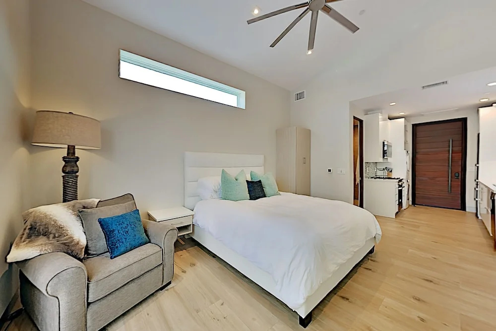 photo 1 of 1569lorr Studio Bedroom Home