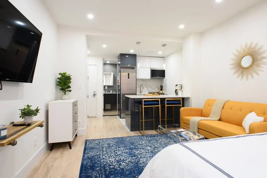photo 1 of 1597-5 New Studio Prime UES W D in Unit