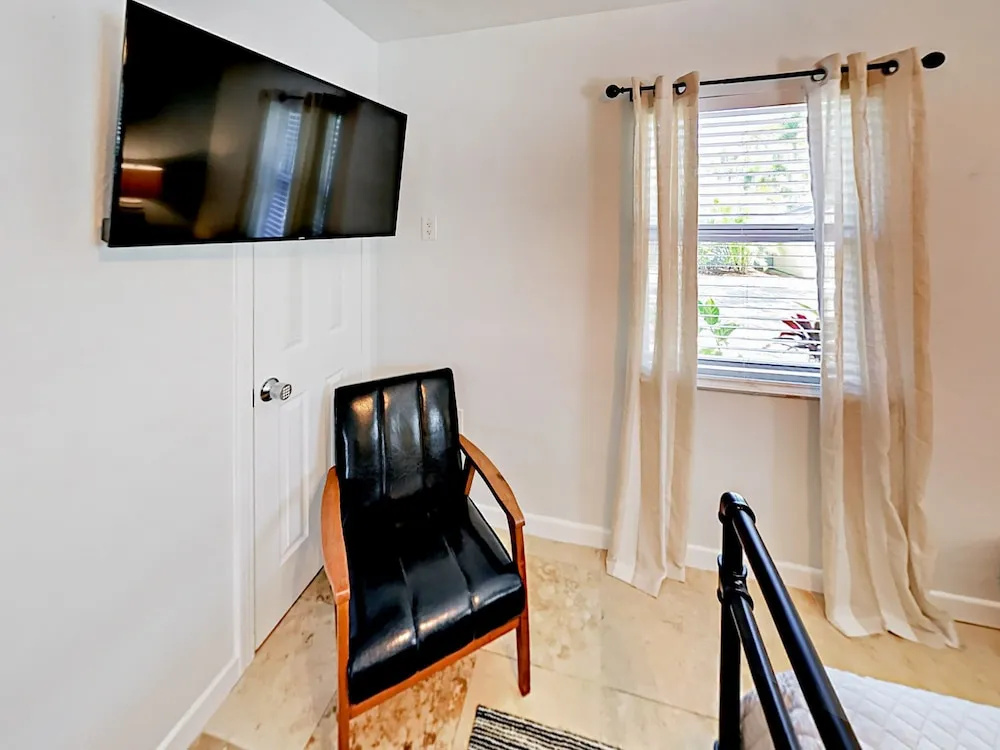 photo 1 of 1919 Siesta Drive Home 4 Bedrooms 2 Bathrooms Home