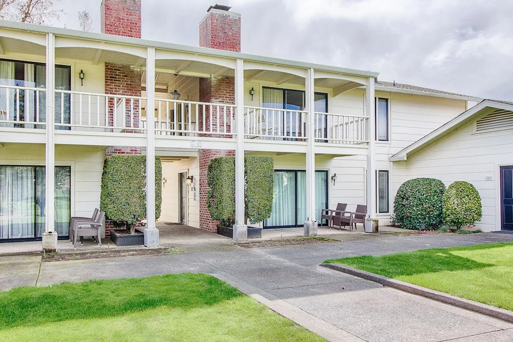 photo 1 of 1-Bedroom Condo Near Trails #SILV266C