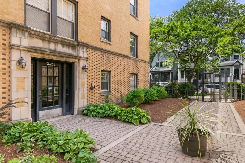 photo 1 of 1BR Chicago-style Apartment Close to Everything!