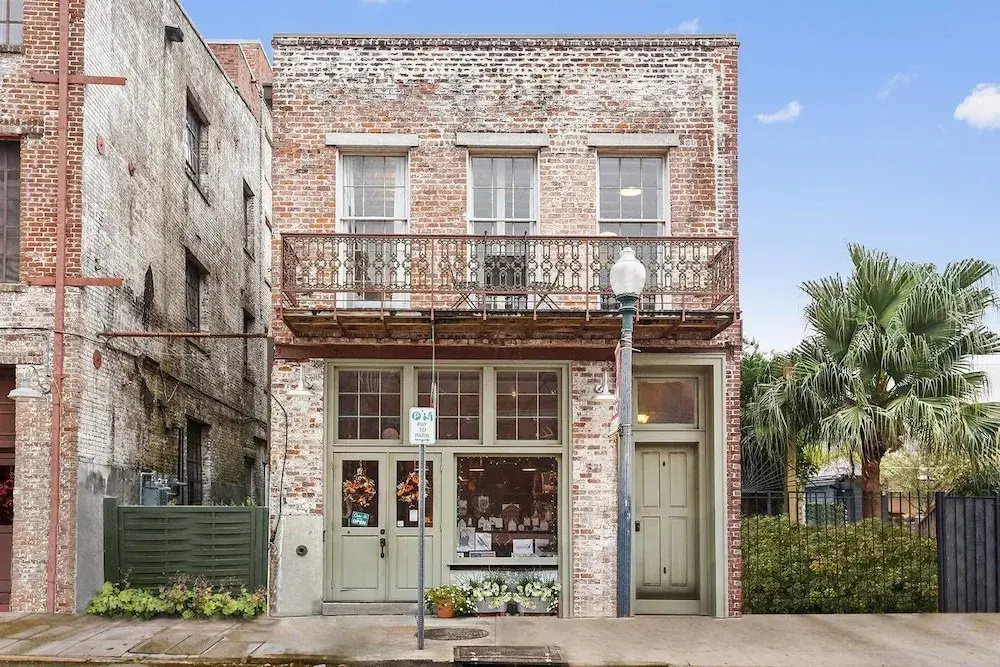 photo 1 of 1br/1ba w/ Exposed-brick Apt in DT Nola by Domio