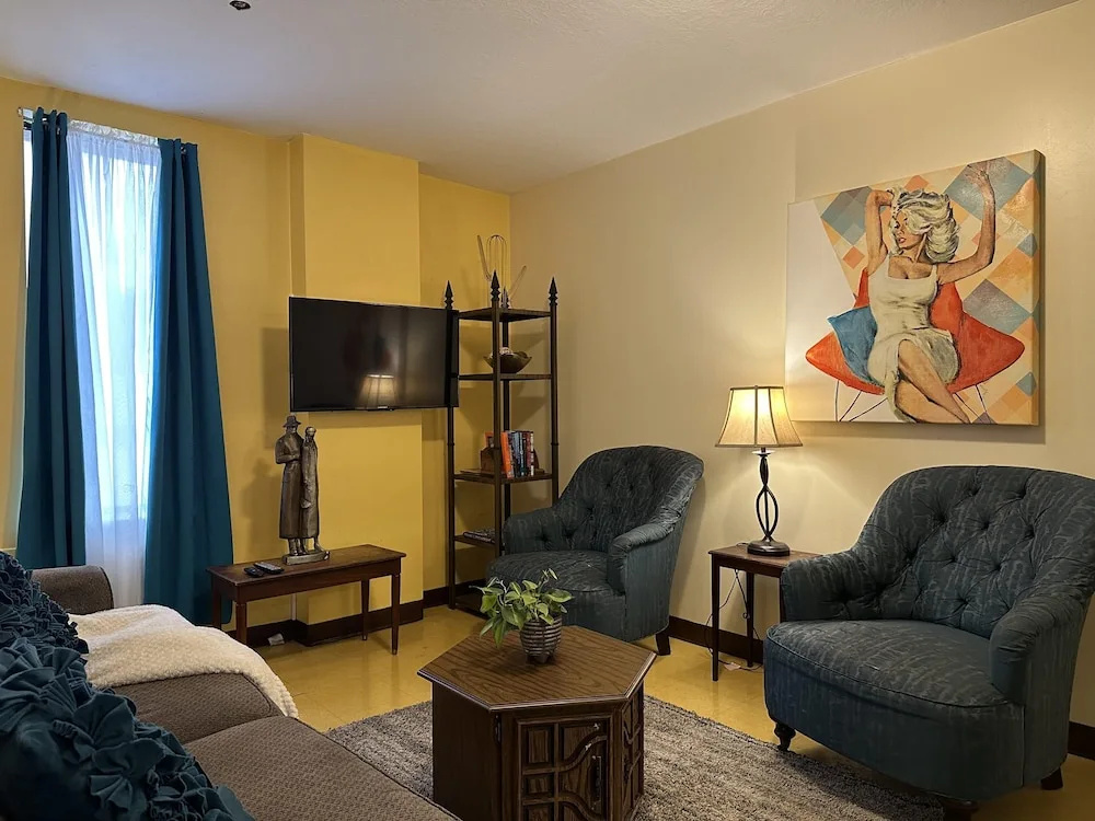 photo 1 of 2 Bedroom Downtown Apt City Views Park Walk