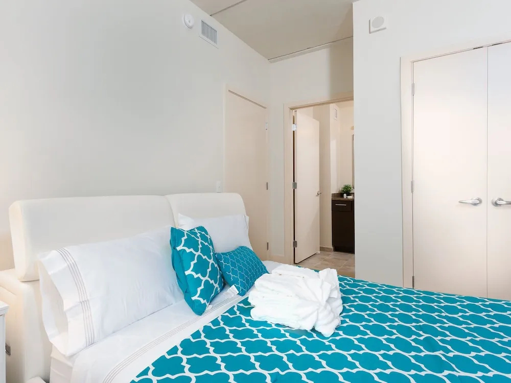 photo 1 of 2 Bedroom Furnished Apartment Near Rittenhouse Apts by RedAwning