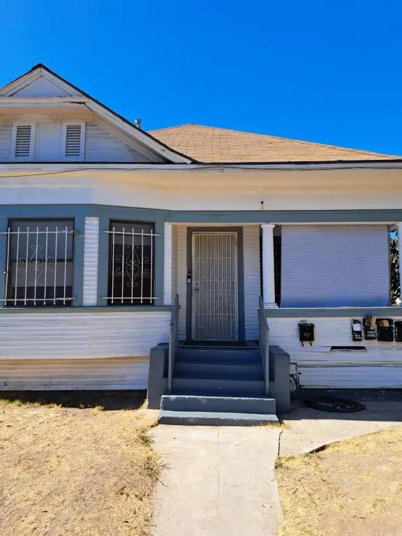 photo 1 of 2 bedroom home near Downtown LA