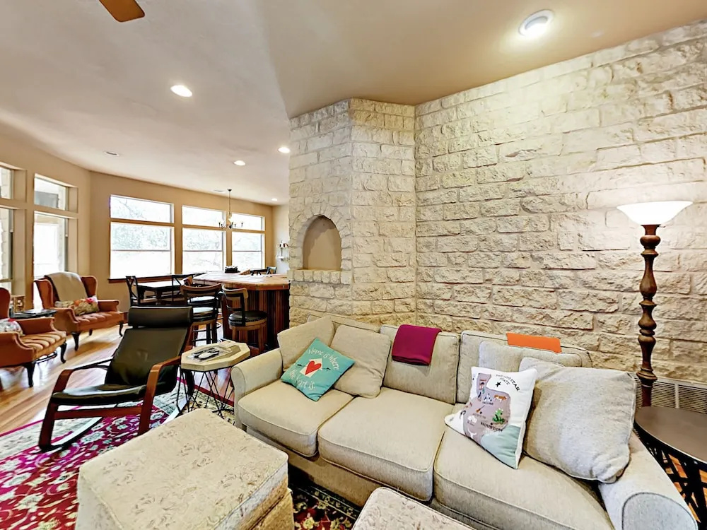 photo 1 of 20001 Hamilton Pool Road Home 6 Bedrooms 3 Bathrooms Home
