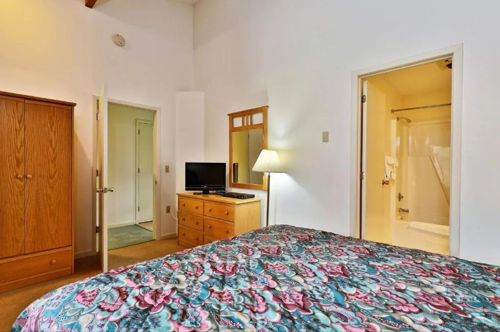 photo 1 of 21202 Cedarbrook two bedroom Suite