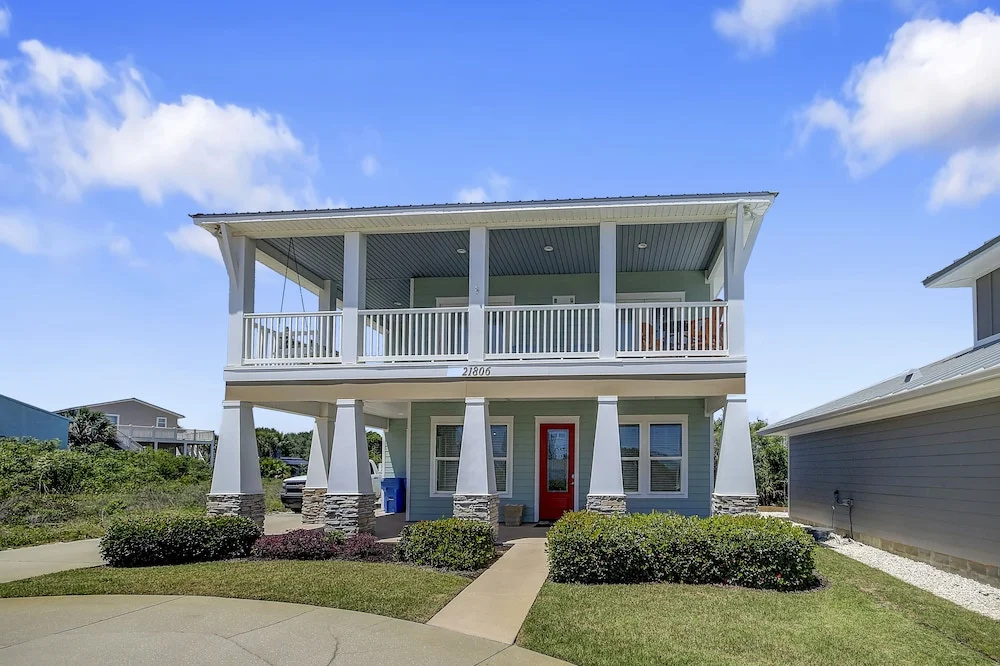 photo 1 of 5 Bed, 5 Bath Beach Home/only a 3 Minute Walk To The Beach! Sleeps 12