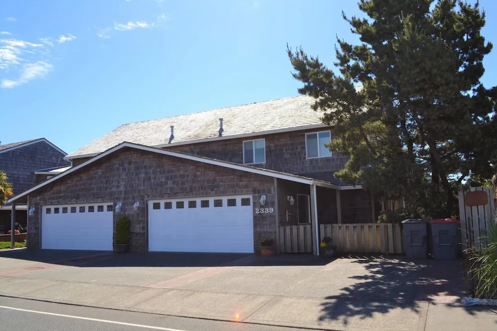 photo 1 of 2339 S Edgewood