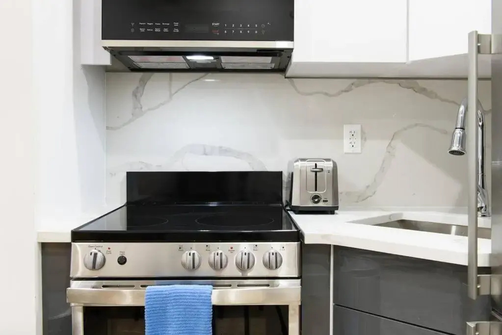 photo 1 of 24-15 New Studio Gramercy W D in Unit Best Value
