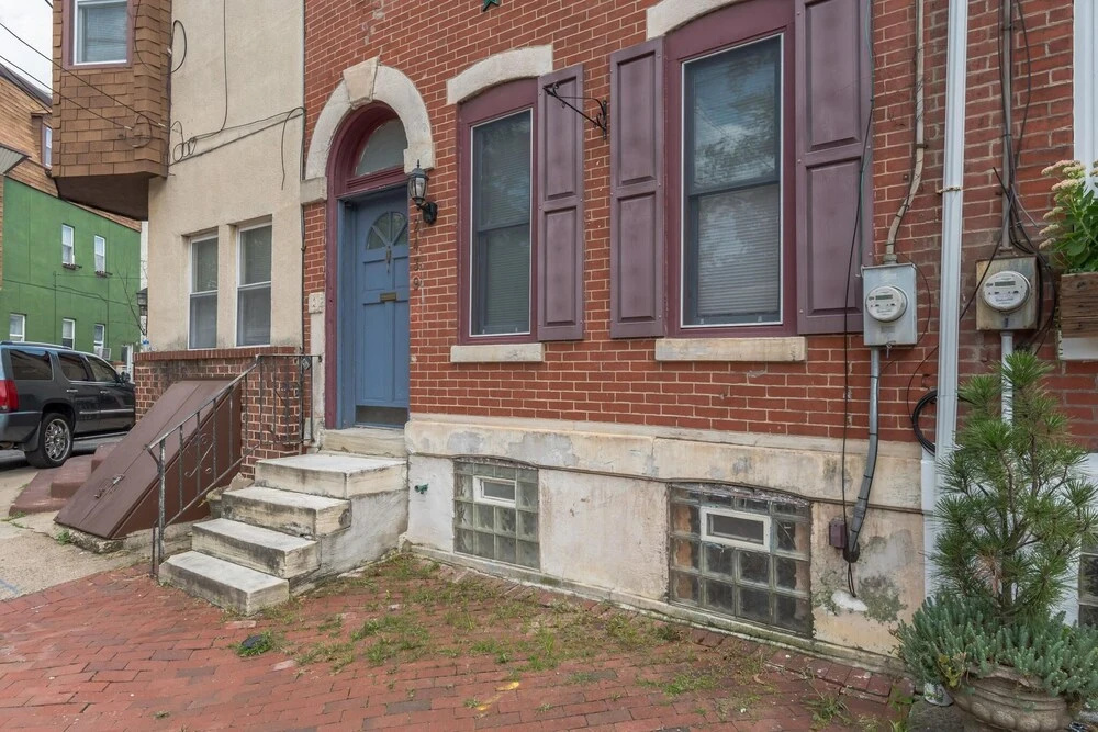photo 1 of 2439 Grays Ferry