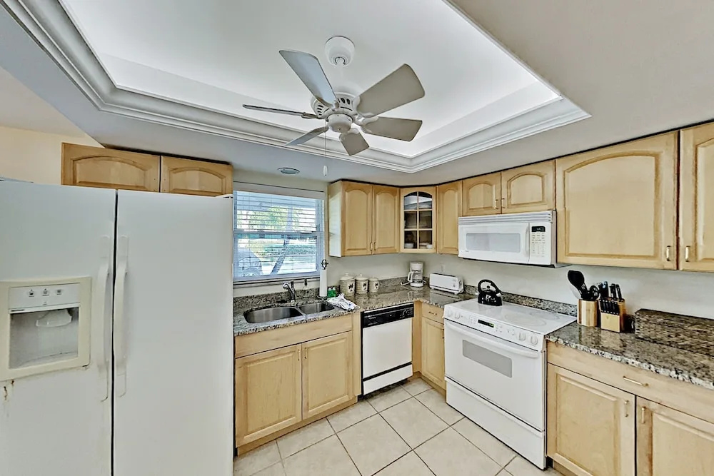 photo 1 of 2983Binn 3 Bedroom Duplex