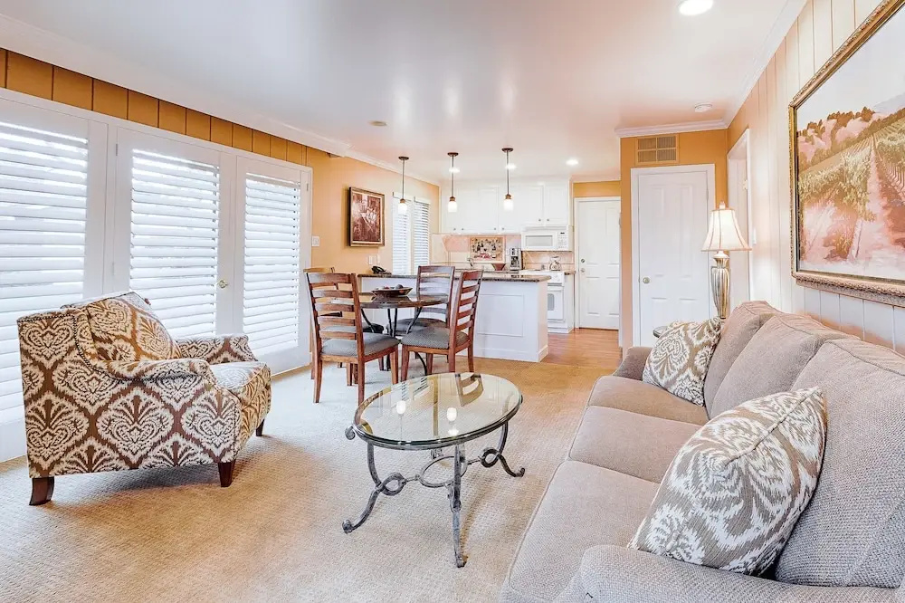 photo 1 of 2-Bedrooms Condo Near Trails #SILV287P