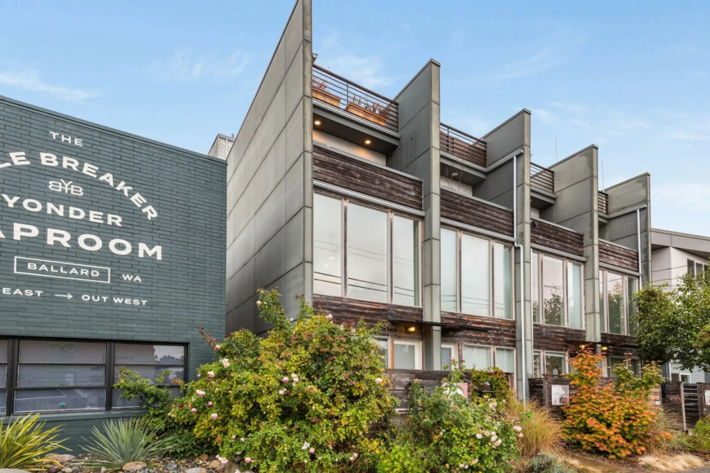 photo 1 of 2BR 2BA The Ballard Modish Seattle Location With Rooftop View