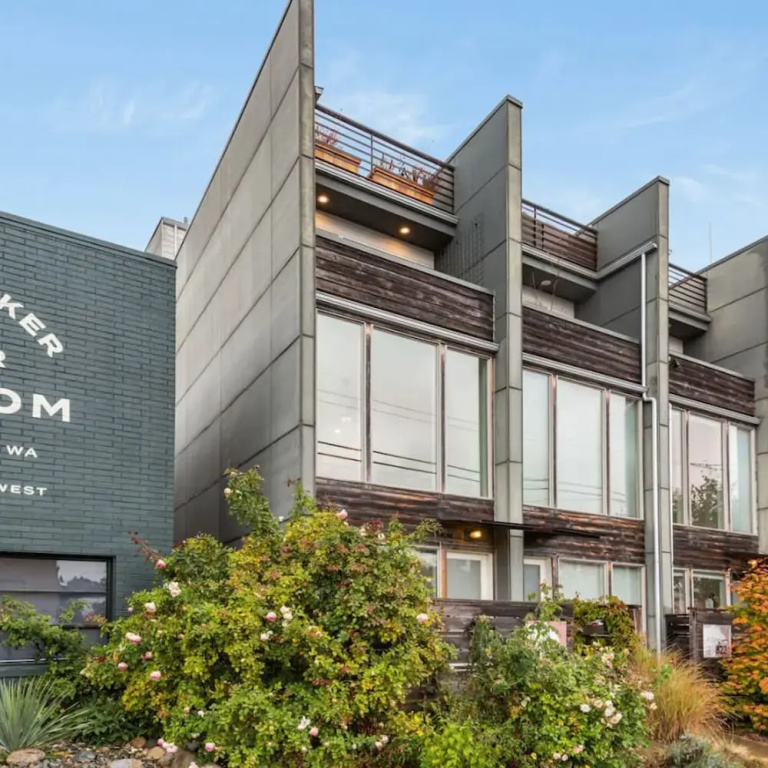 photo 1 of 2BR 2BA The Ballard Modish Seattle w Rooftop View