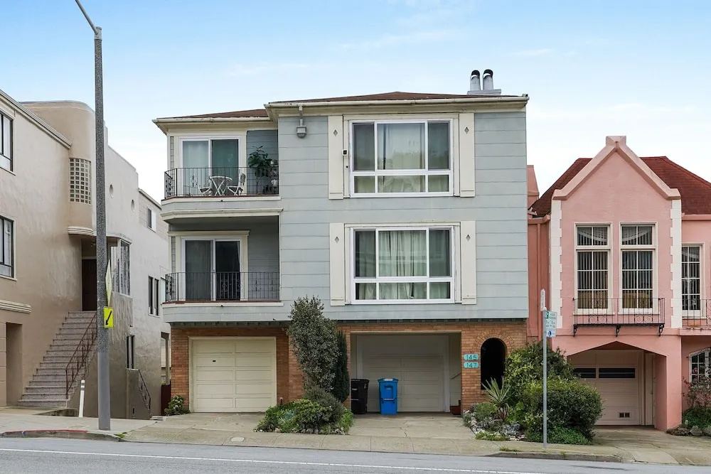 photo 1 of 2br Flat For Corporate Travelers W/ Parking In Sf! 2 Bedroom Apts by RedAwning