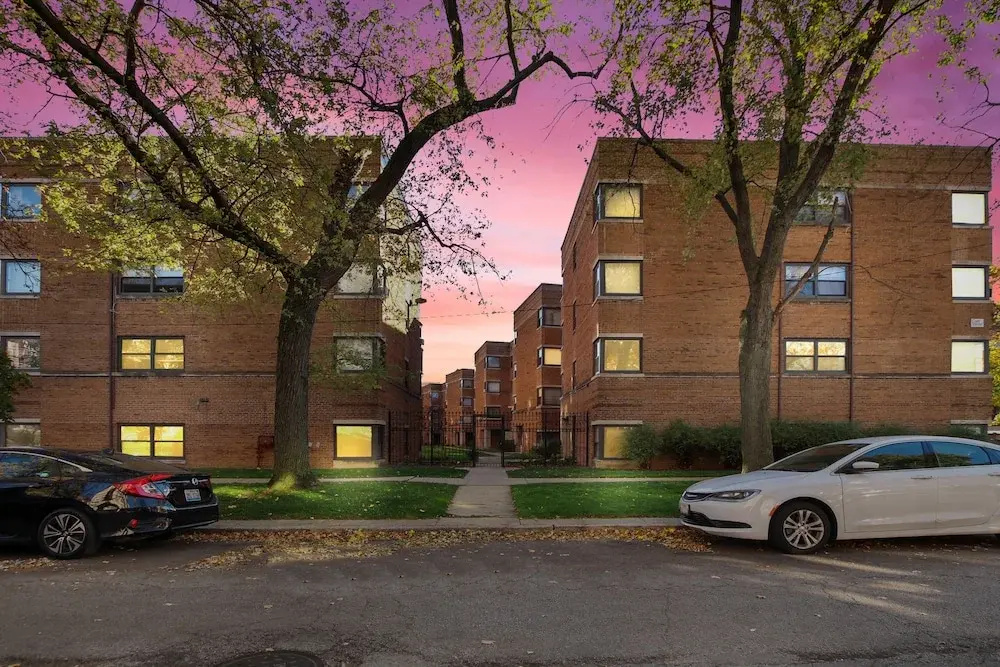 photo 1 of 2BR Rogers Park Apt in Sheridan