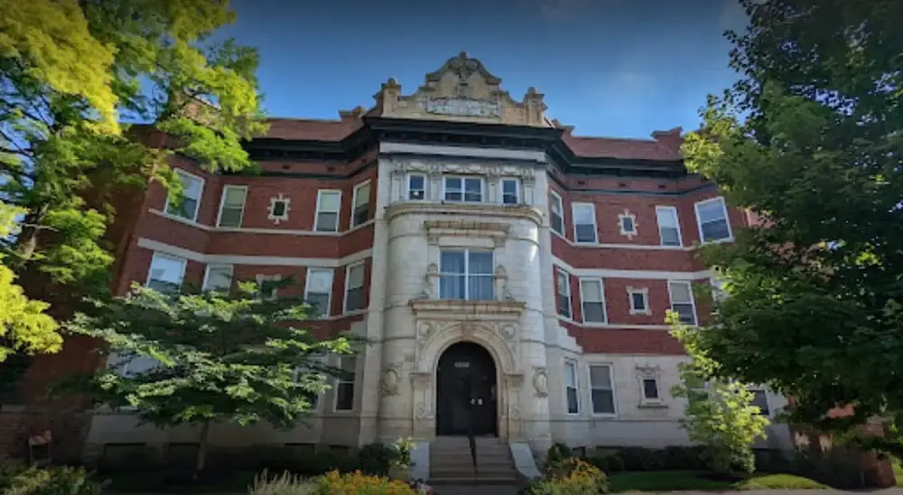photo 1 of 2BR WD Forest Park Barnes Hospital Zoo
