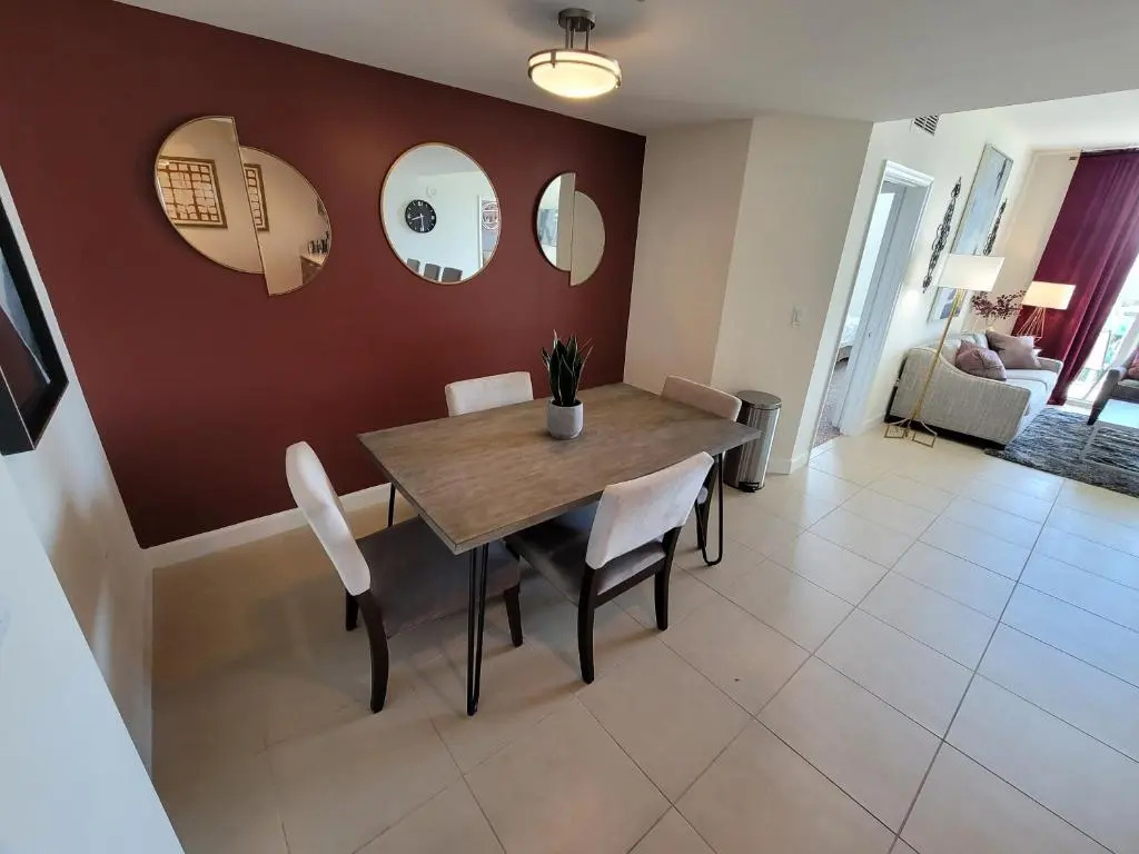 photo 1 of 2br2bd, Downtown, Cal King