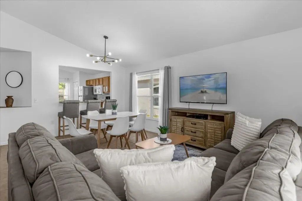 photo 1 of 3 Bedrooms / 2 Bathrooms / Lake Berkley (1076 LB), Kissimmee, US