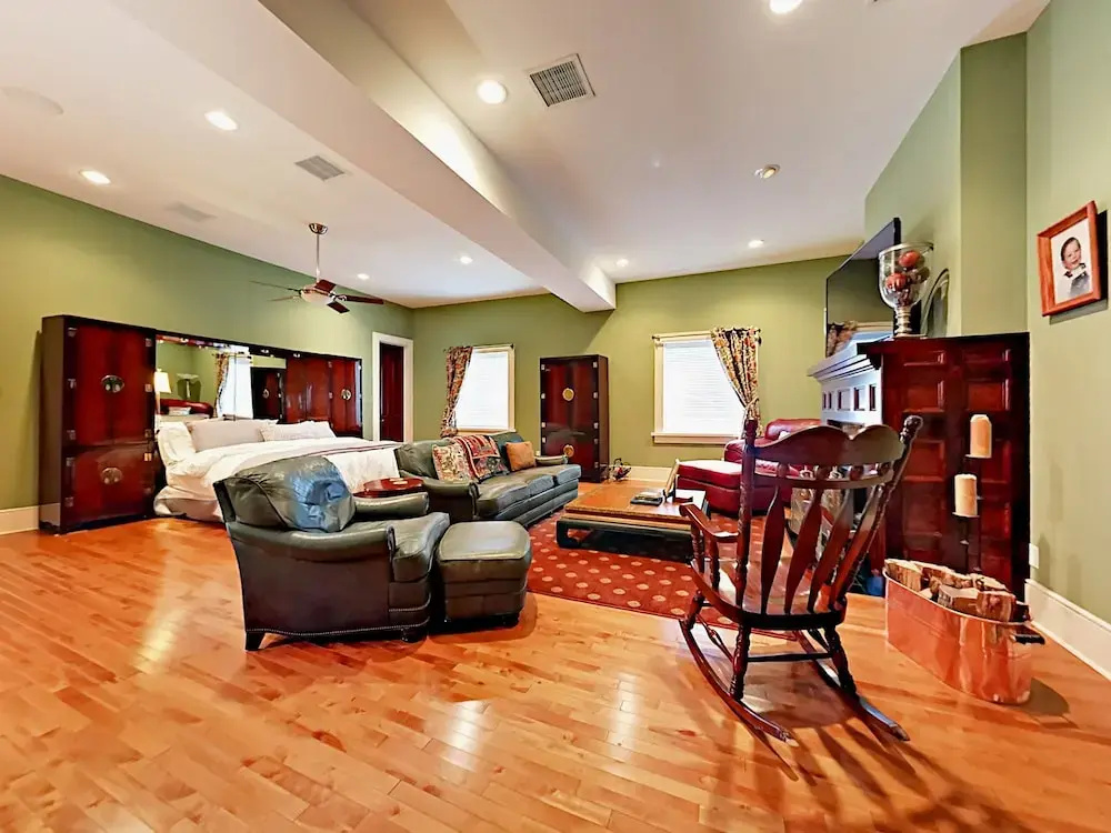 photo 1 of 300 Drayton Condo 4 Bedrooms 3.5 Bathrooms Condo