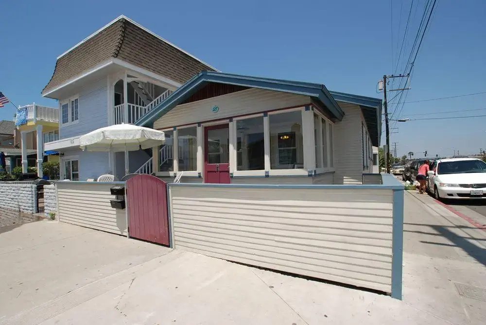 photo 1 of 30th St 68334 by RedAwning