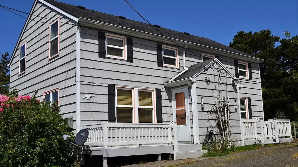 photo 1 of 326 2Nd Ave.