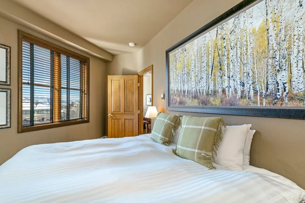 photo 1 of 330 Chapel Square 3 Bedroom Condo by RedAwning